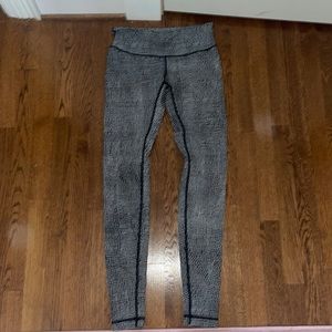 Lululemon pattern leggings size 6